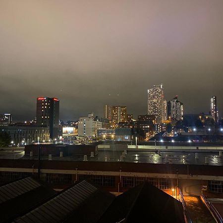 Modern 2 Bed Apartment With Juliet Balcony - Dhb Stays 利兹 外观 照片